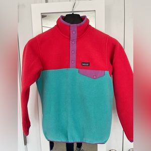 Patagonia Girls 10 fleece pullover jacket.  Colorblock and so cute!